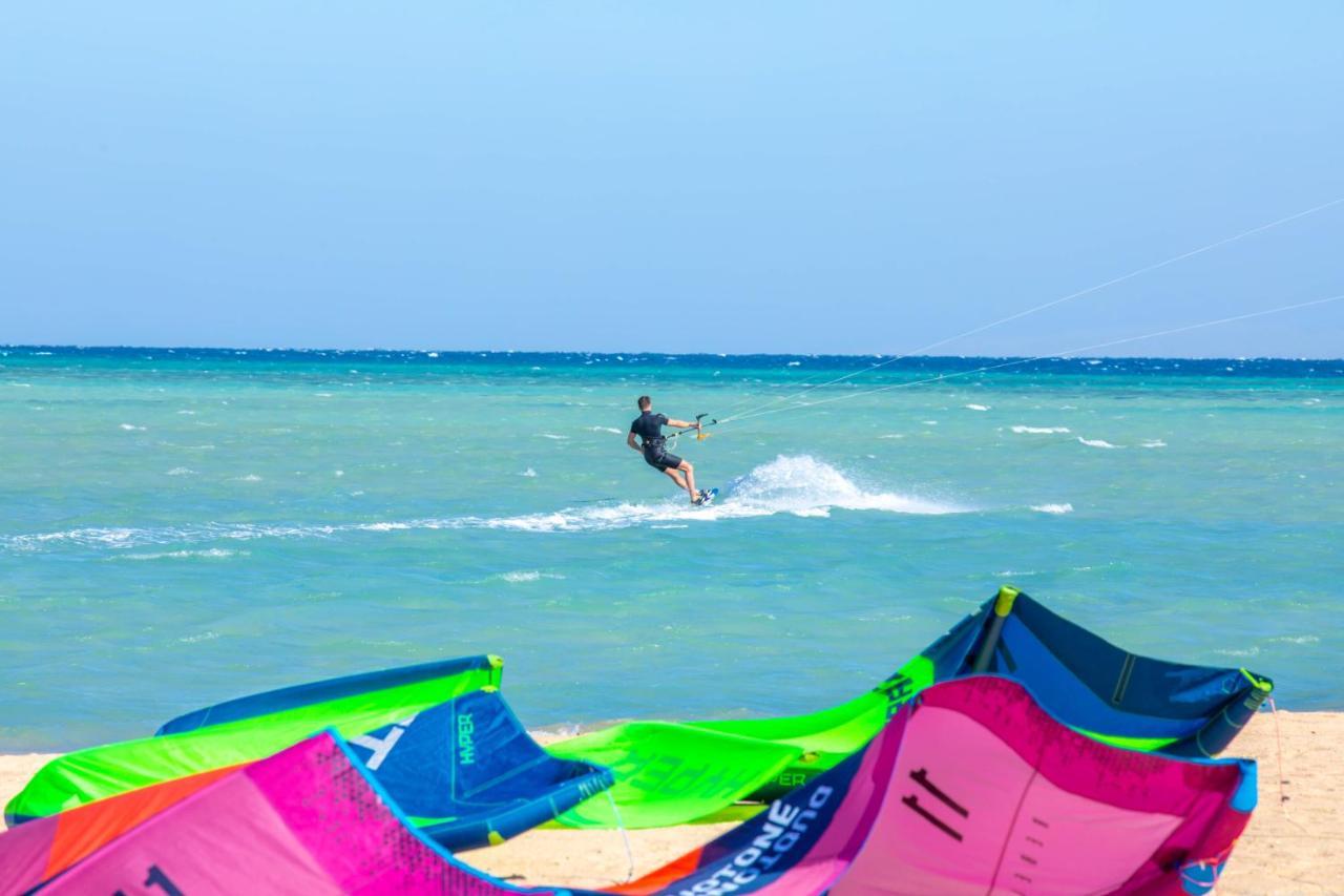 Titanic Beach - Families And Couples Only Hurghada Exterior photo Kitesurfing at La Paloma