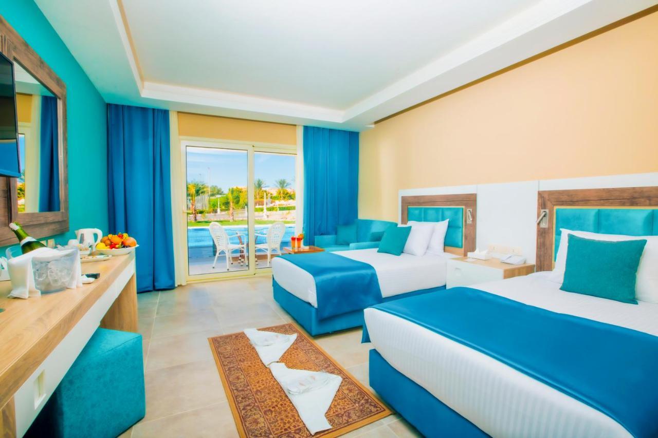 Titanic Beach - Families And Couples Only Hurghada Exterior photo A room at the hotel