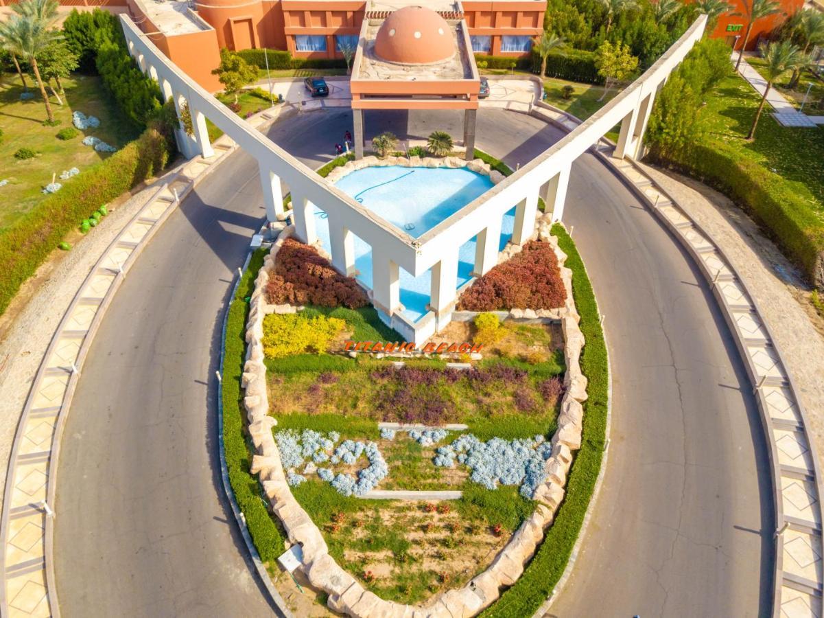 Titanic Beach - Families And Couples Only Hurghada Exterior photo Aerial view of the main entrance