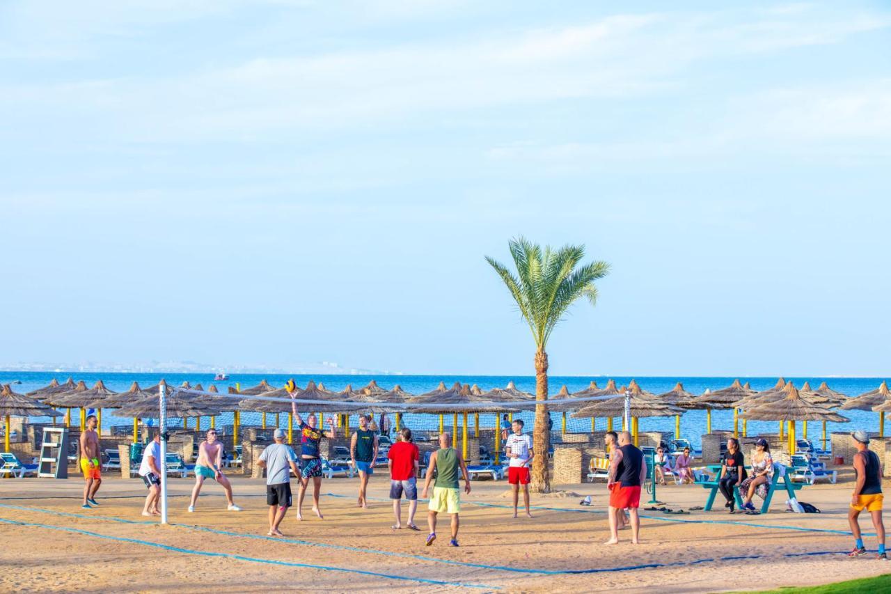 Titanic Beach - Families And Couples Only Hurghada Exterior photo Tourists on the beach of Sharm El Sheikh