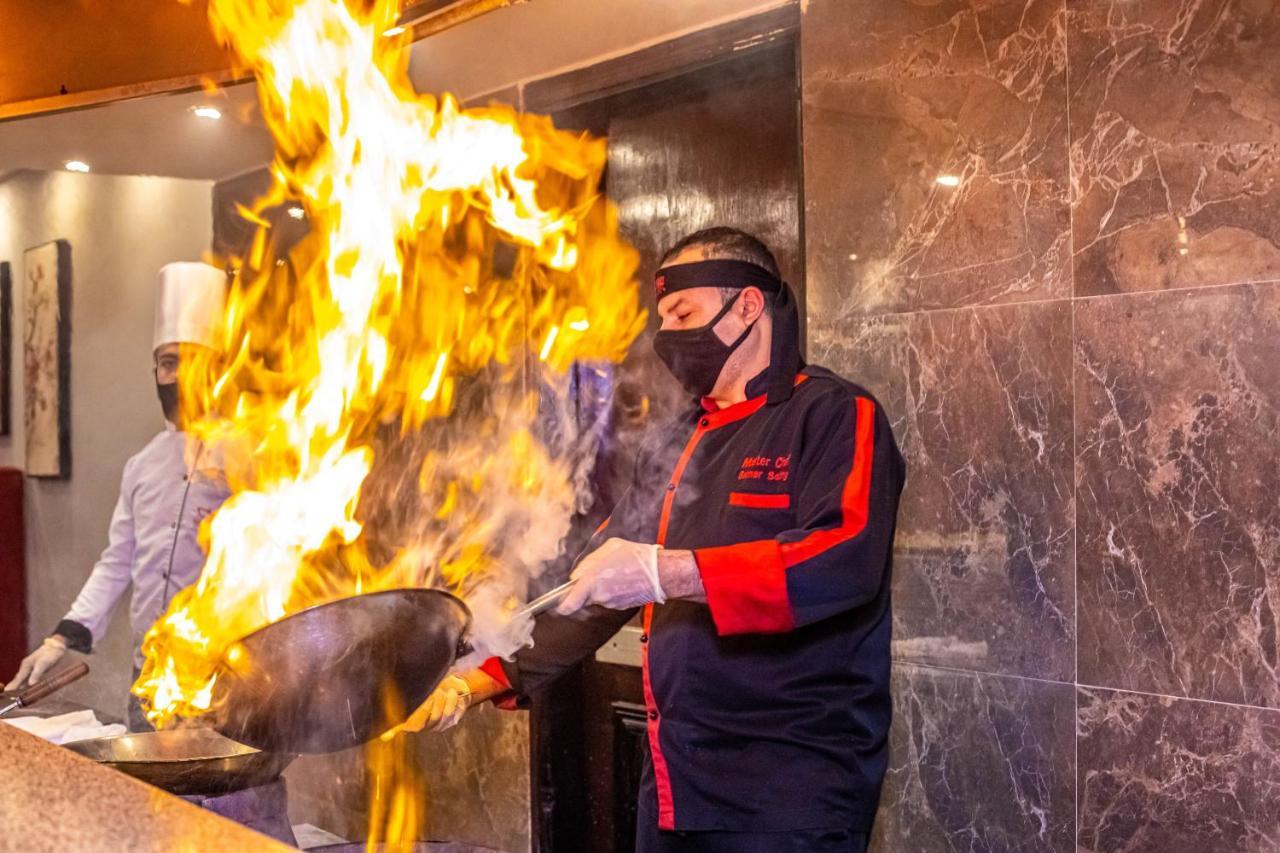 Titanic Beach - Families And Couples Only Hurghada Exterior photo A chef cooking with a wok