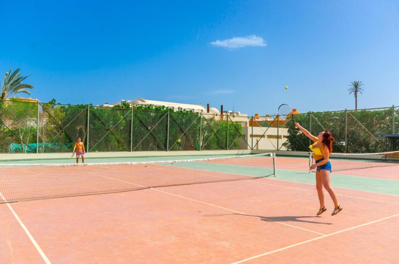 Titanic Beach - Families And Couples Only Hurghada Exterior photo Tennis in Marbella