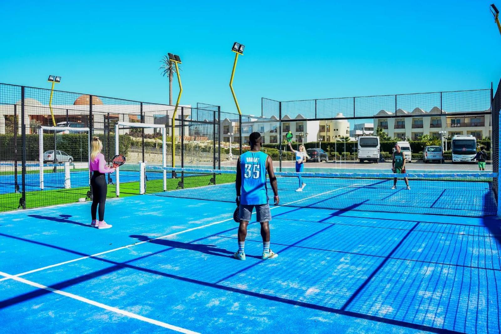 Titanic Beach - Families And Couples Only Hurghada Exterior photo A paddle tennis court