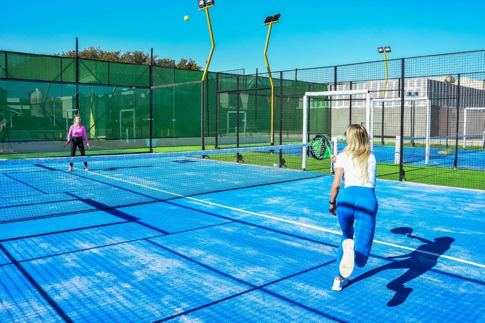 Titanic Beach - Families And Couples Only Hurghada Exterior photo A paddle tennis court