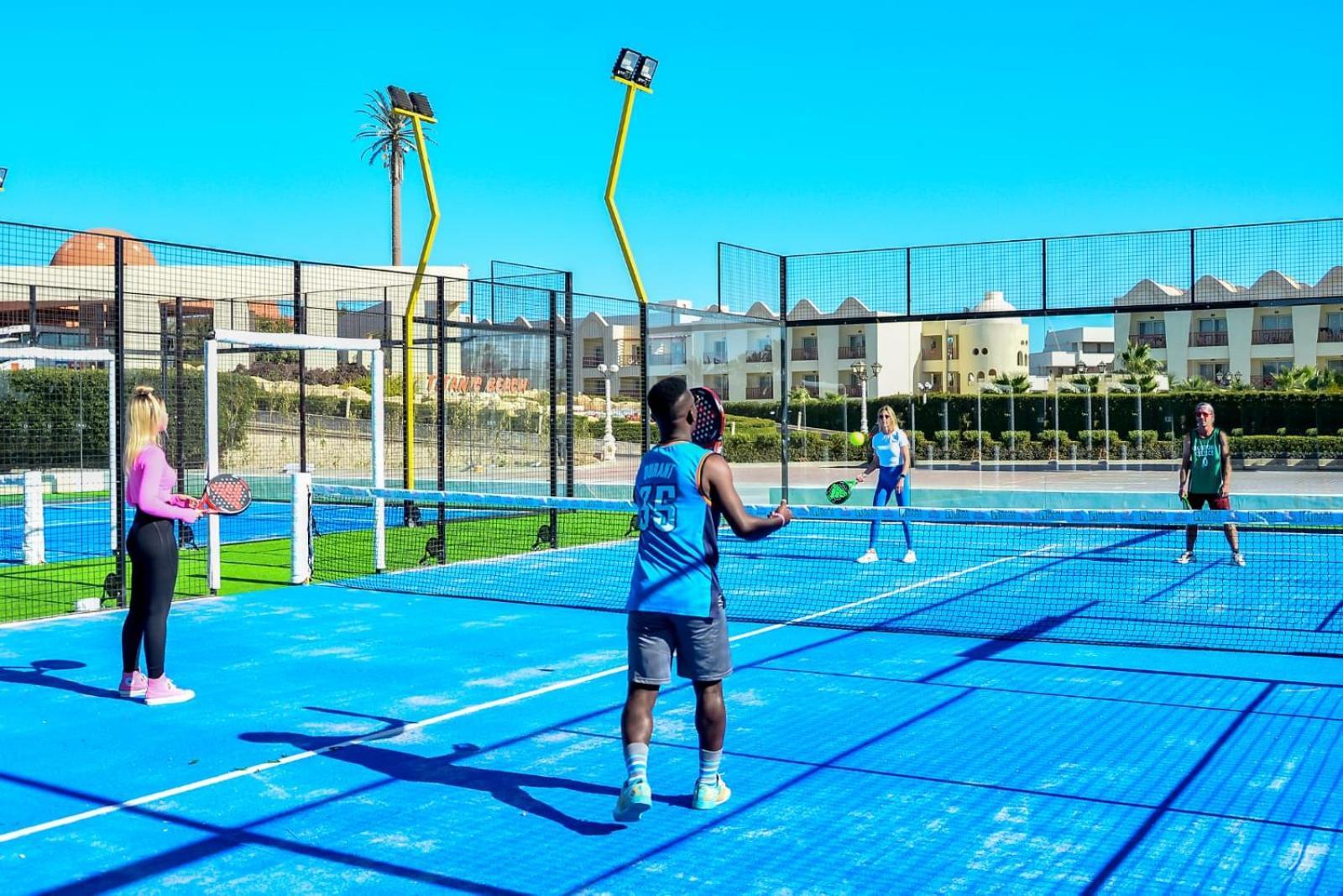 Titanic Beach - Families And Couples Only Hurghada Exterior photo A paddle tennis court