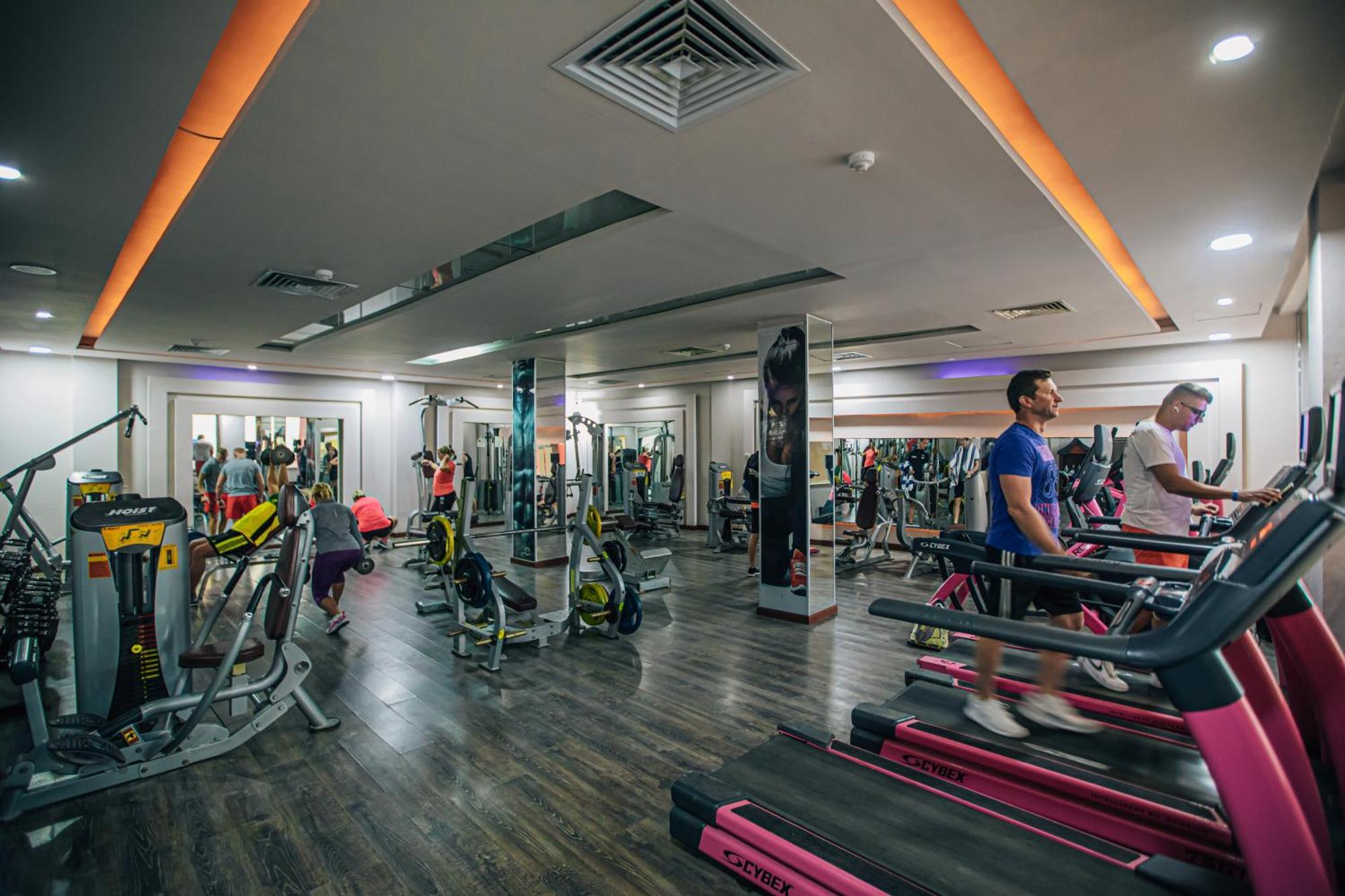 Titanic Beach - Families And Couples Only Hurghada Exterior photo The gym at the hotel
