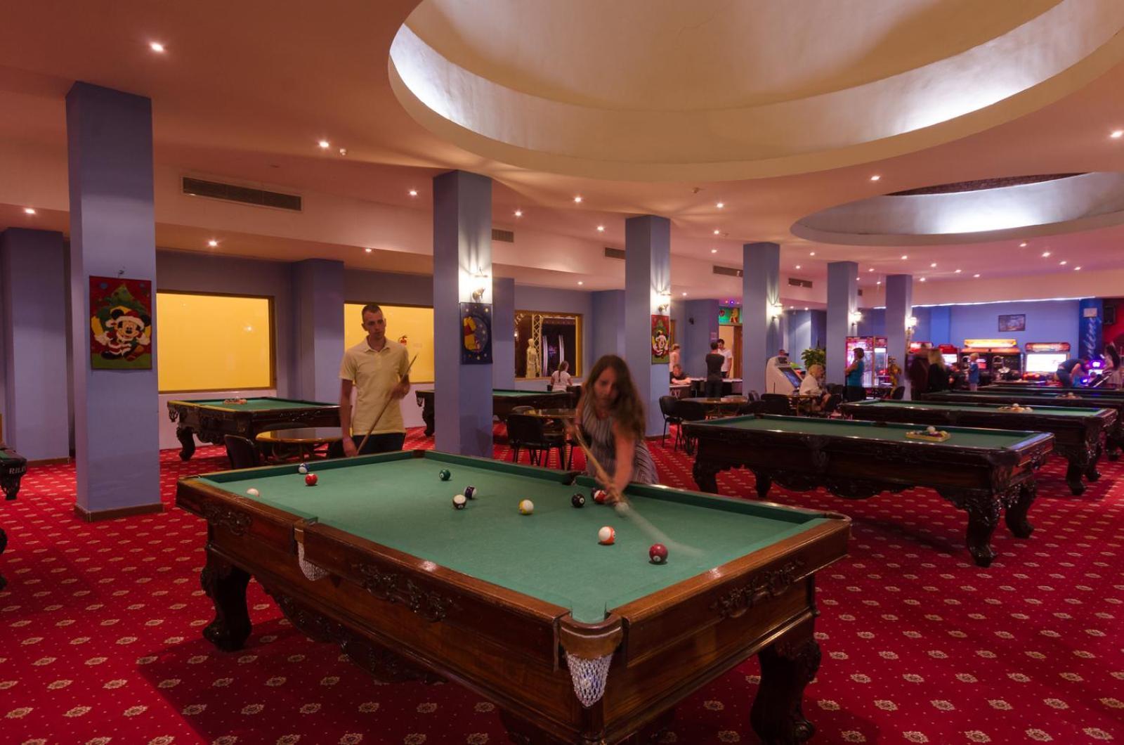 Titanic Beach - Families And Couples Only Hurghada Exterior photo Pool tables at a hotel