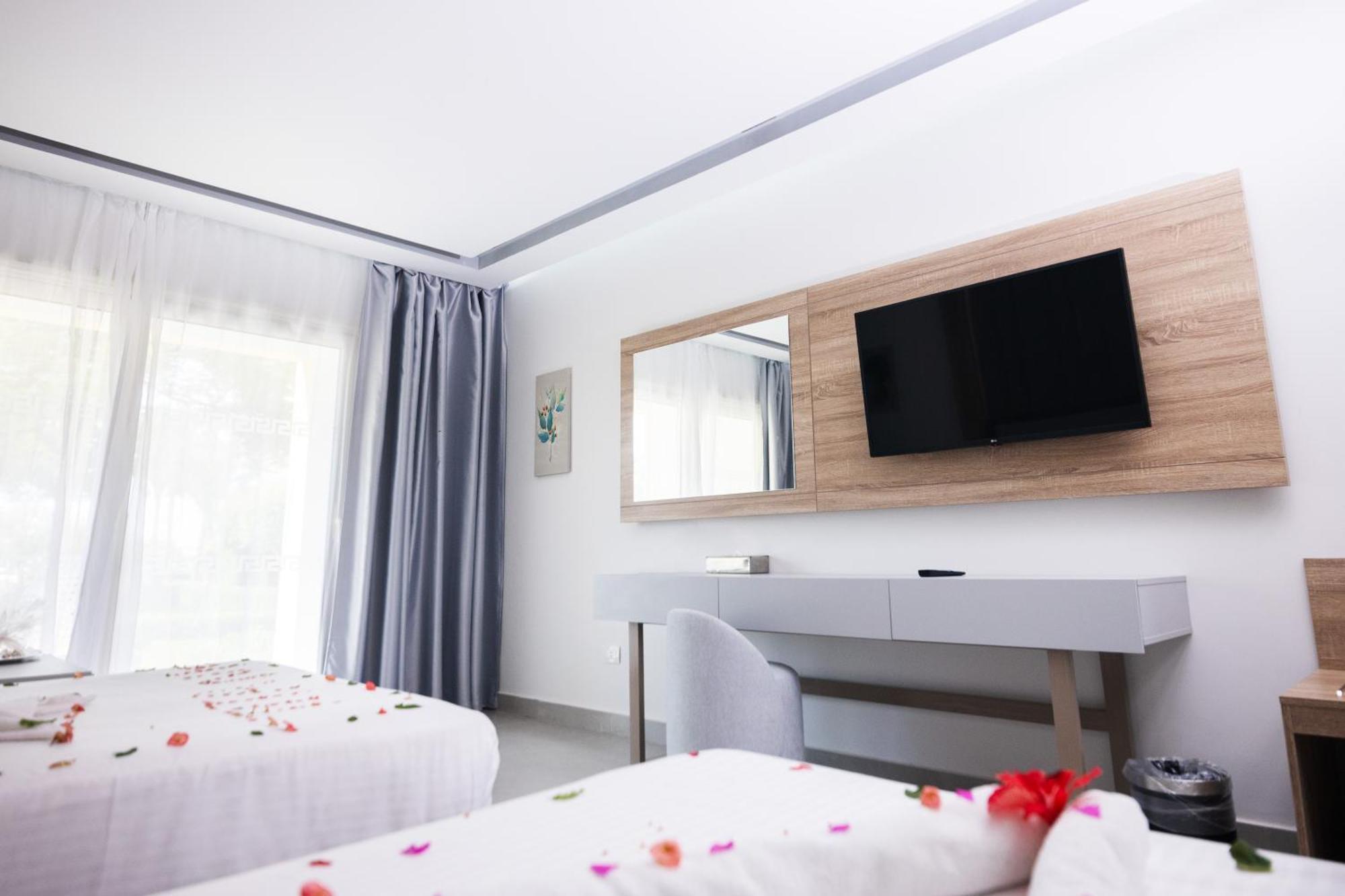 Titanic Beach - Families And Couples Only Hurghada Exterior photo A room at the hotel